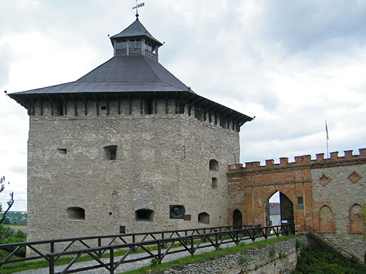Меджибожский замок, Вход