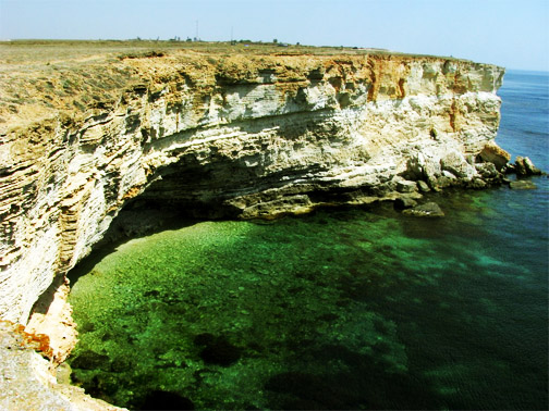 Мыс Тарханкут, чистейшая вода и дикие скалы