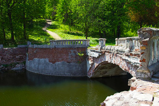 Міст перед палацом Кеніга