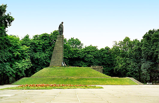 Канівський природний заповідник. Канівські гори. Могила Т. Г. Шевченка