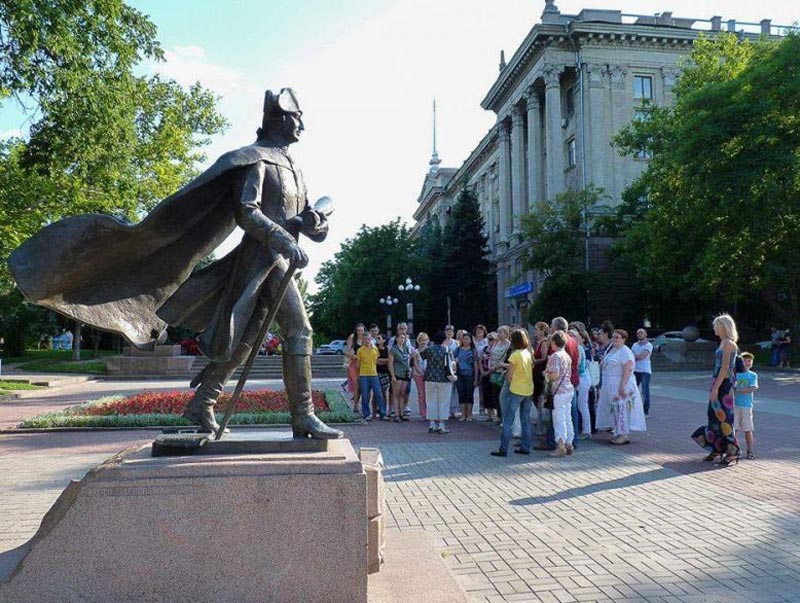 Пам’ятник М. Фалєєву. Флотський бульвар