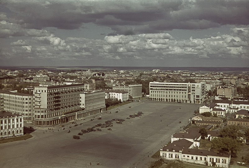 Харків. 1942 р. Німецькі війська на площі Свободи