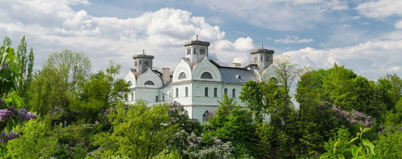 Вид на палац з боку річки