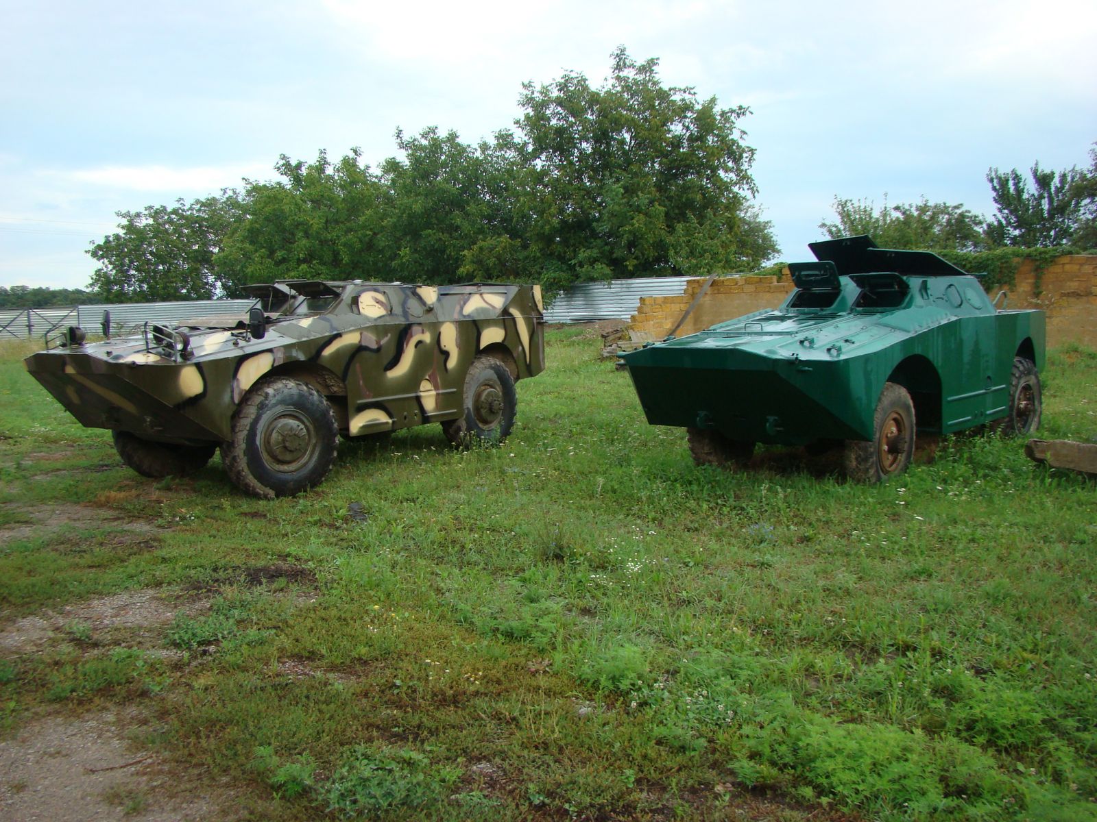 На подвір'ї музею