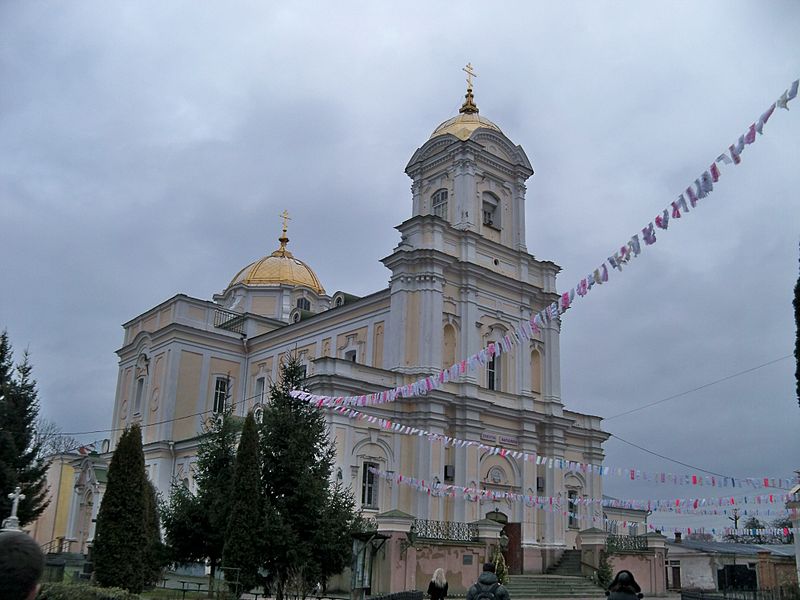 Костел бернардинів на Театральному майдані