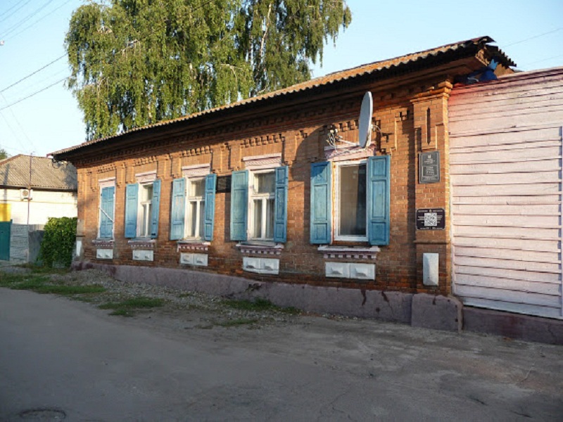 Практически в каждом квартале старого Нежина можно найти исторические здания