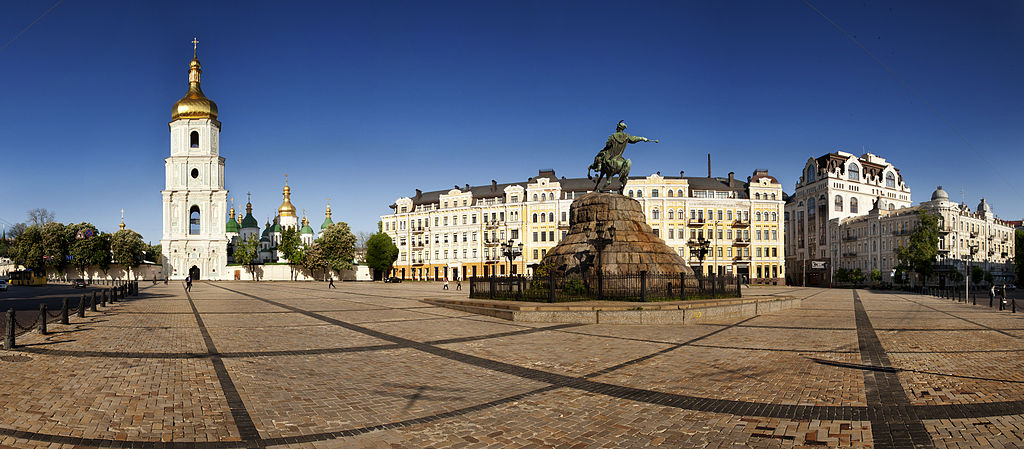 Софійська площа і дзвіниця Софійського собору. Фото: GAK81, ліцензія:CC BY-SA 4.0