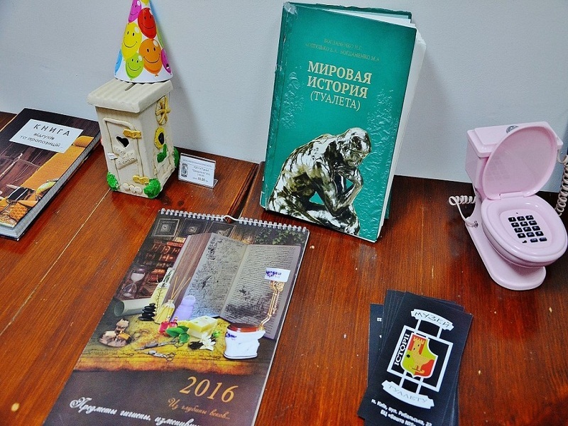 Книги и сувениры. Наверняка, что-то захочется купить на память...