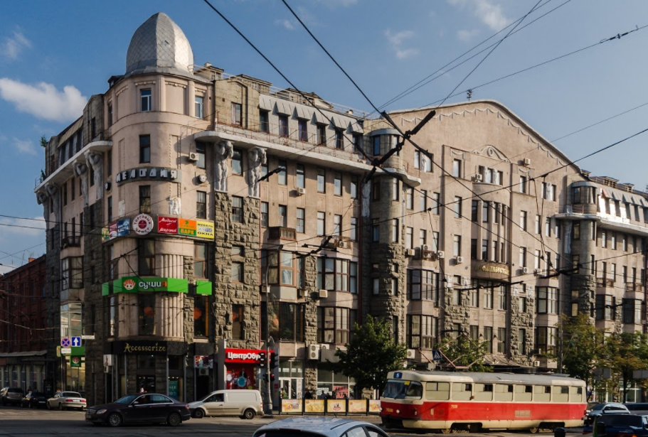 Будинок Купецького банку й готелю "Асторія" на розі Майдану Конституції та Павлівської площі - яскравий представник модерну. 1913-й рік. Фото: Ігор Найда