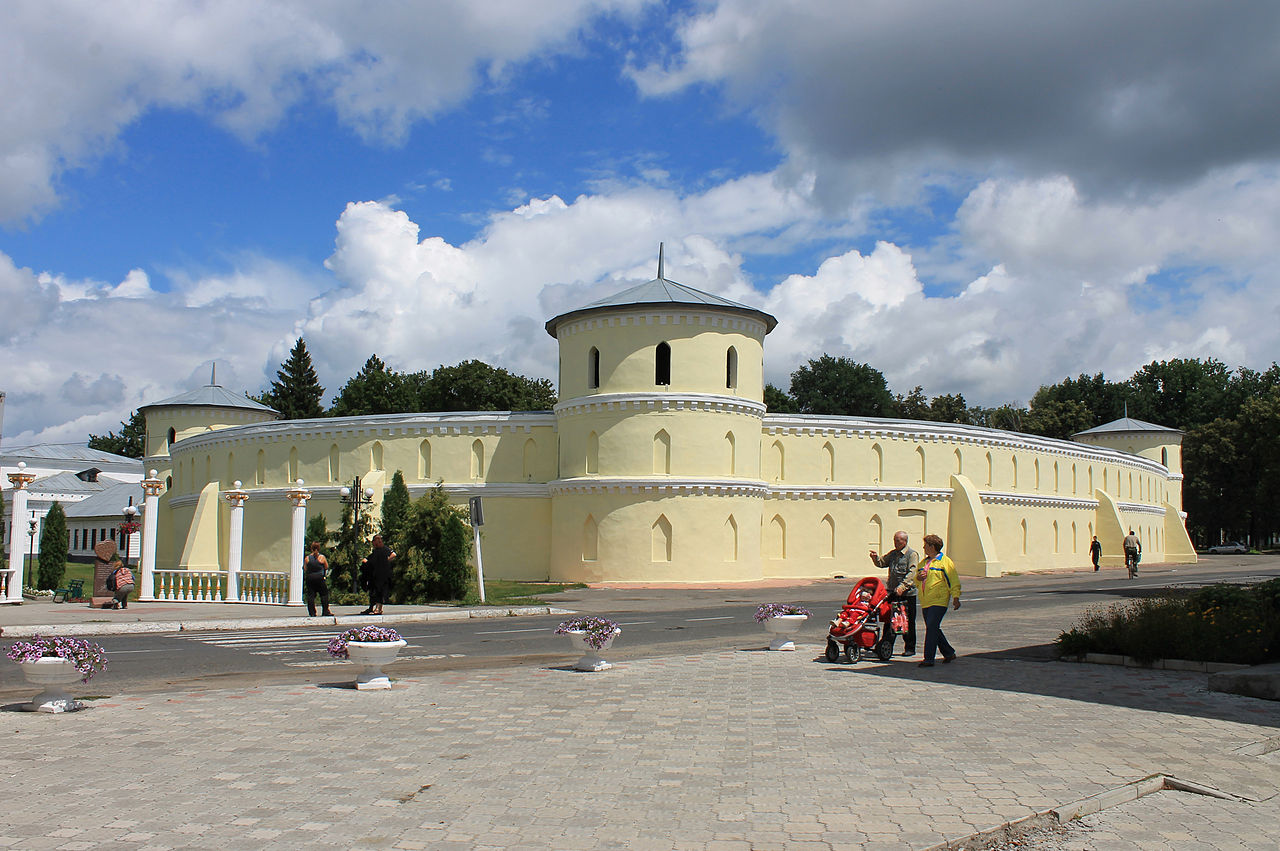 Круглий Двір у Тростянці