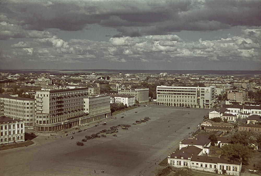 Шикування бронетехніки Вермахту на майдані, 1942 рік. Німецька аерофотографія.