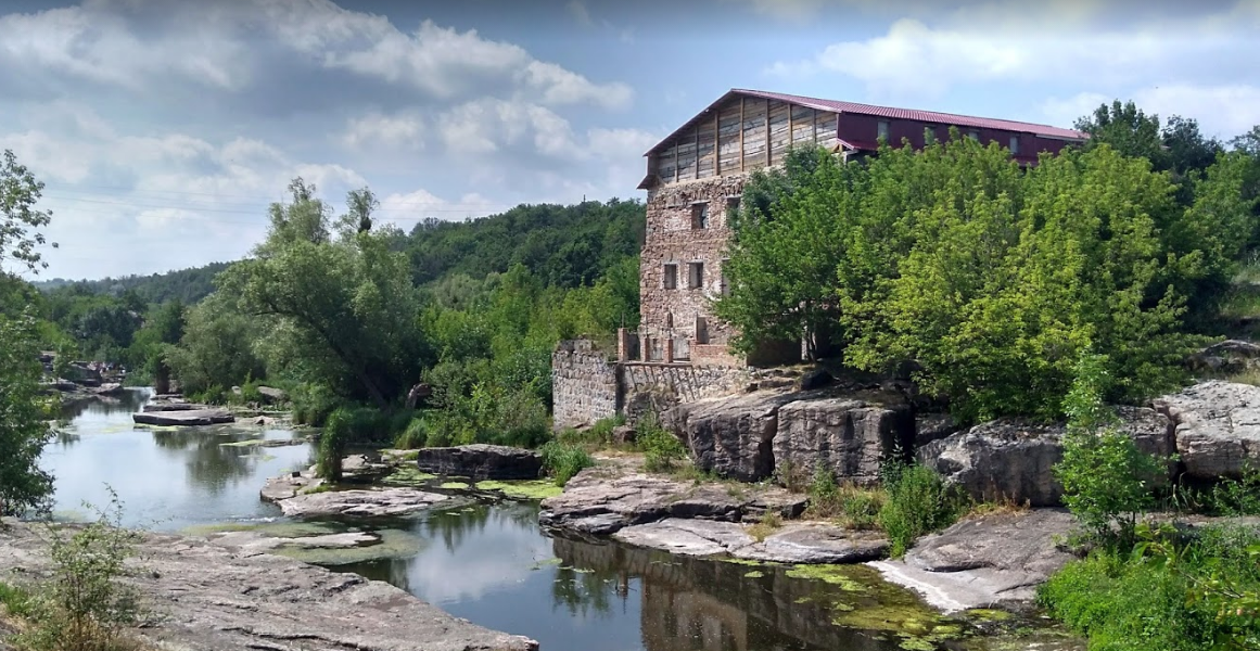 Буцький каньйон. Стару будівлю ГЕС поступово відновлюють. Автор фото: Ігор Кутний